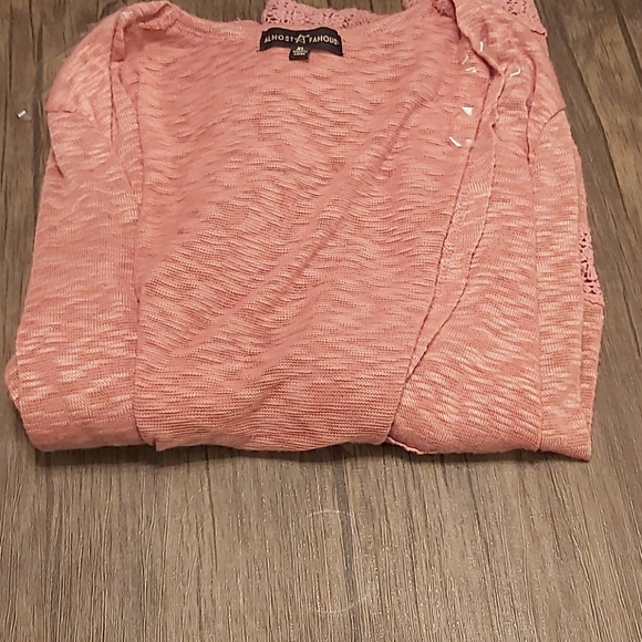 BNWNT bell sleeve crochet detailed sweater - Picture 7 of 7